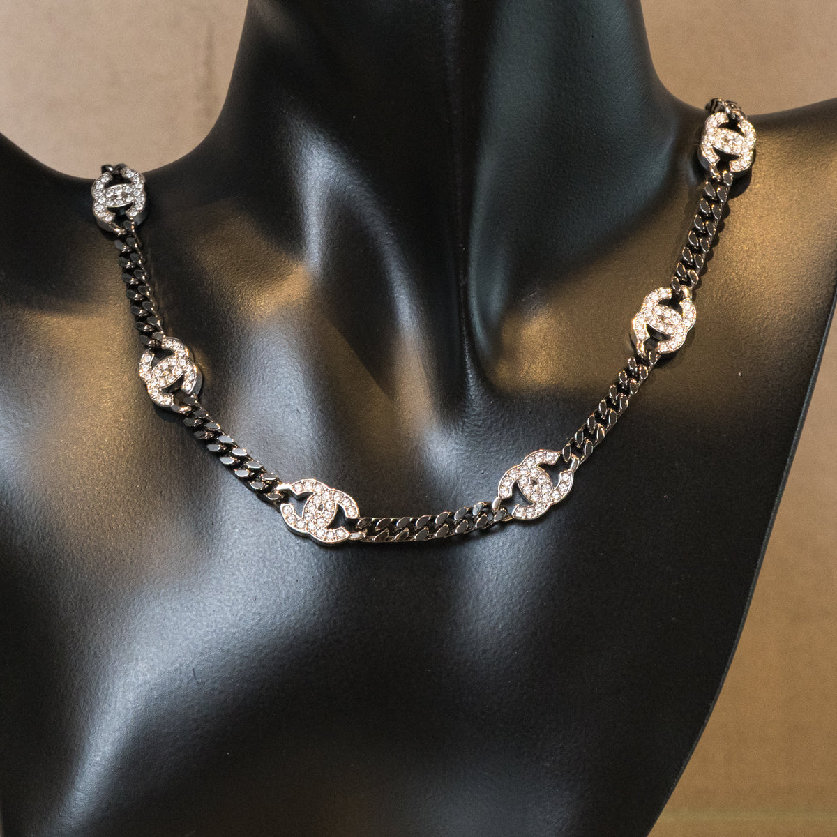 【お洒落のアクセントに♪】CHANEL CCロゴ チェーン ネックレス CHANEL シャネル ココマーク チェーンネックレス – The BOUTIQUE