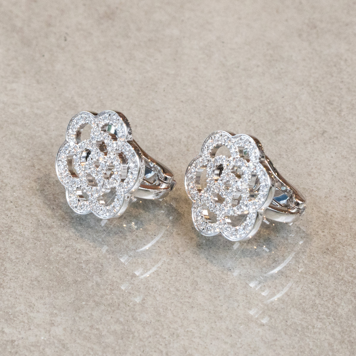 シャネル　カメリア　ピアス imgrc0076733978.jpg