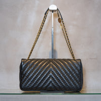CHANEL Vステッチ ショルダーバッグ