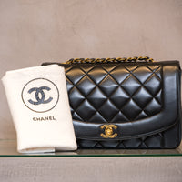 CHANEL　シャネル　マトラッセ　ダイアナ25　ラムスキン