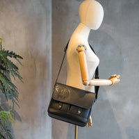 LOUIS VUITTON　ルイ・ヴィトン　エピ　メッセンジャー ダウンタウンPM