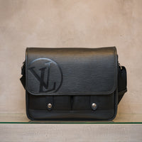 LOUIS VUITTON　ルイ・ヴィトン　エピ　メッセンジャー ダウンタウンPM