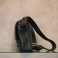 LOUIS VUITTON　ルイ・ヴィトン　エピ　メッセンジャー ダウンタウンPM