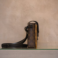 LOUIS VUITTON　ルイヴィトン　モノグラム・マカサー Sロック ヴェルティカル・ウェアラブル