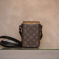 LOUIS VUITTON　ルイヴィトン　モノグラム・マカサー Sロック ヴェルティカル・ウェアラブル