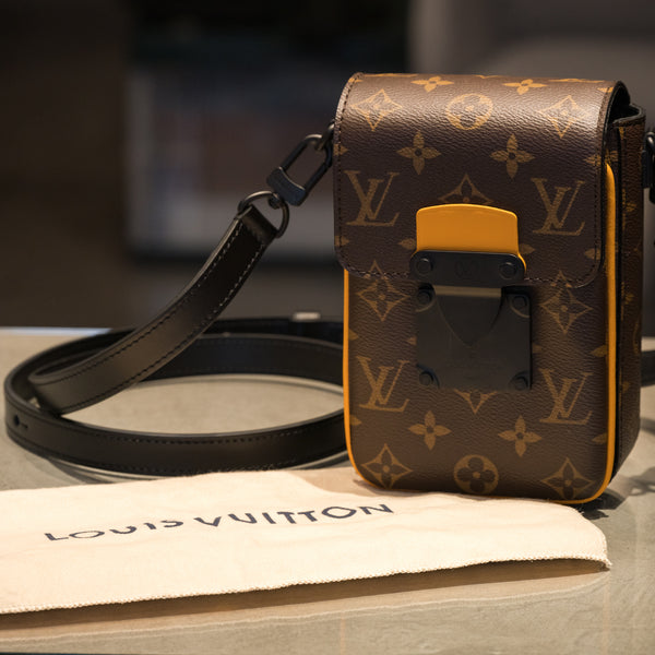 LOUIS VUITTON　ルイヴィトン　モノグラム・マカサー Sロック ヴェルティカル・ウェアラブル