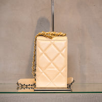 CHANEL　シャネル　マトラッセ　ベージュ　フォンホルダー　