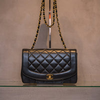 CHANEL　シャネル　マトラッセ　ダイアナ25　ラムスキン
