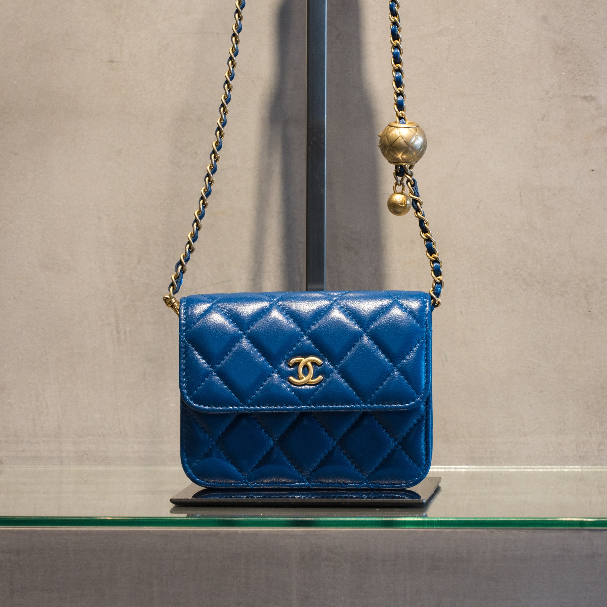 CHANEL シャネル マトラッセ ブルー ラムスキン – The BOUTIQUE