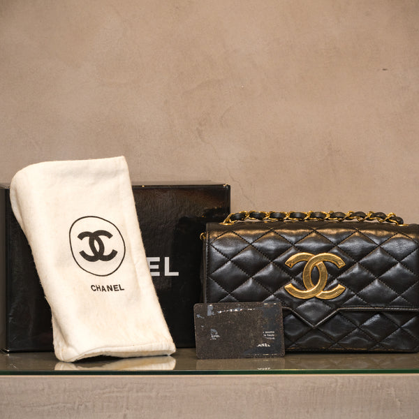 CHANEL　シャネル　マトラッセ　デカココマーク　ラムスキン